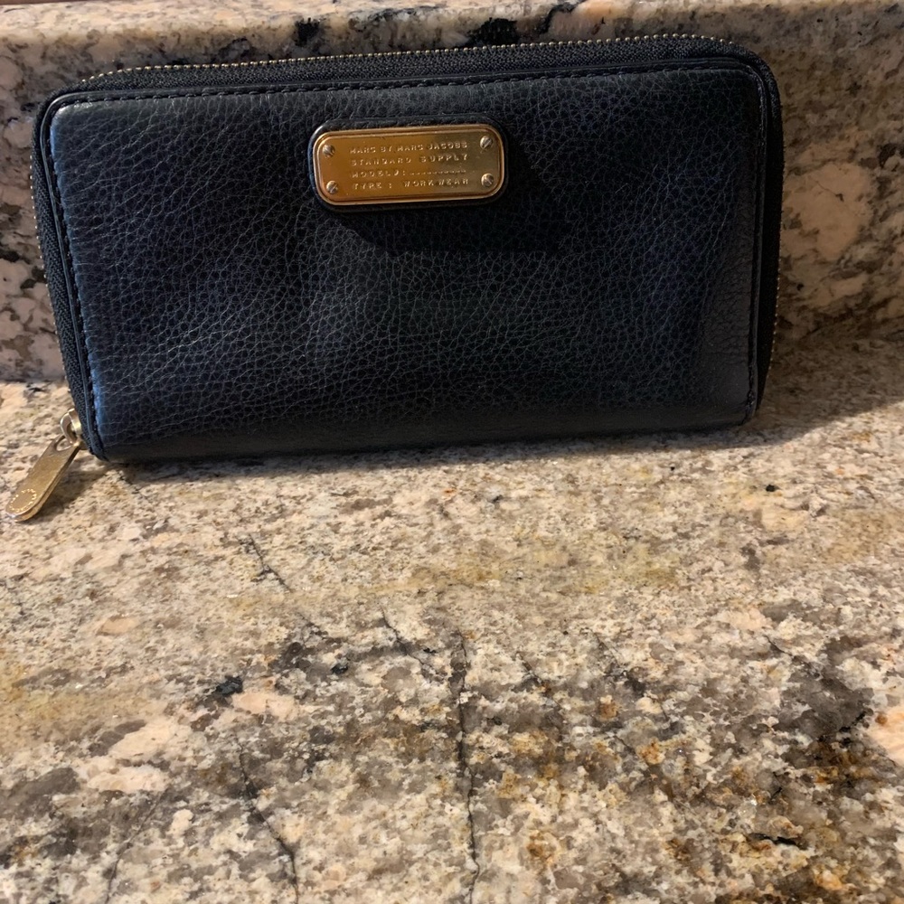 Marc by Marc Jacobs Soft Pebbled Leather Full-Zip Long Vertical Wallet- black